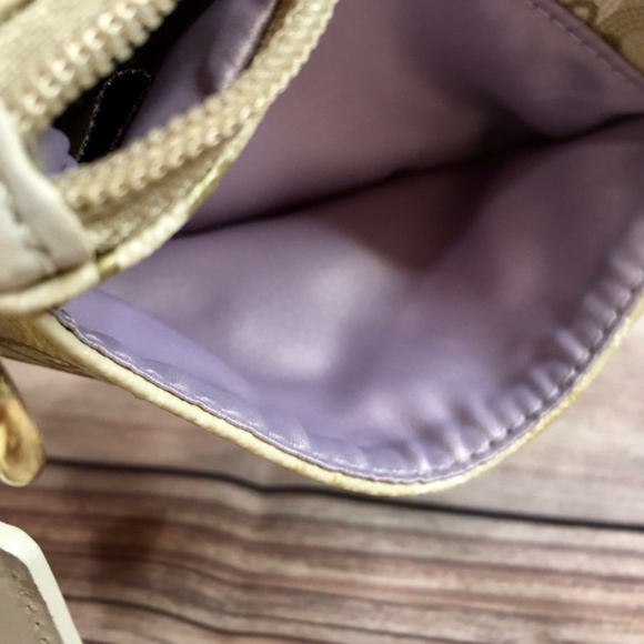 Coach Wristlet in Cream, White and Gold with Hearts - Picture 7 of 8